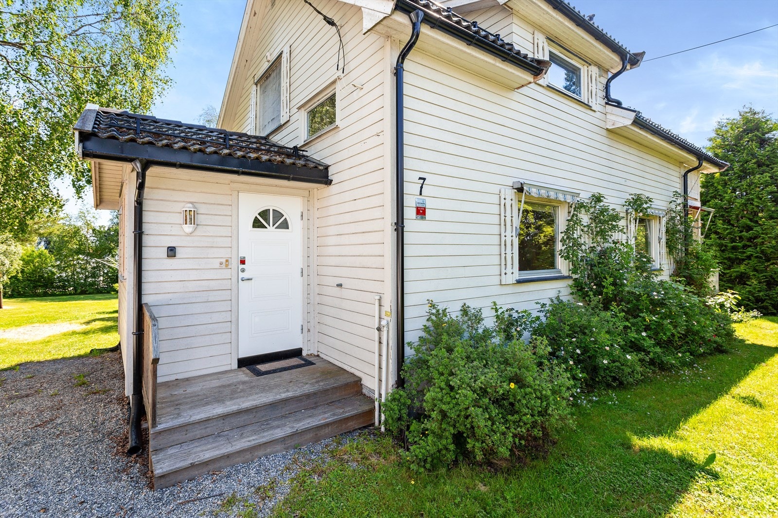 Boligen har en flott fasade med et tilbygg fra 2012. Galleribilde