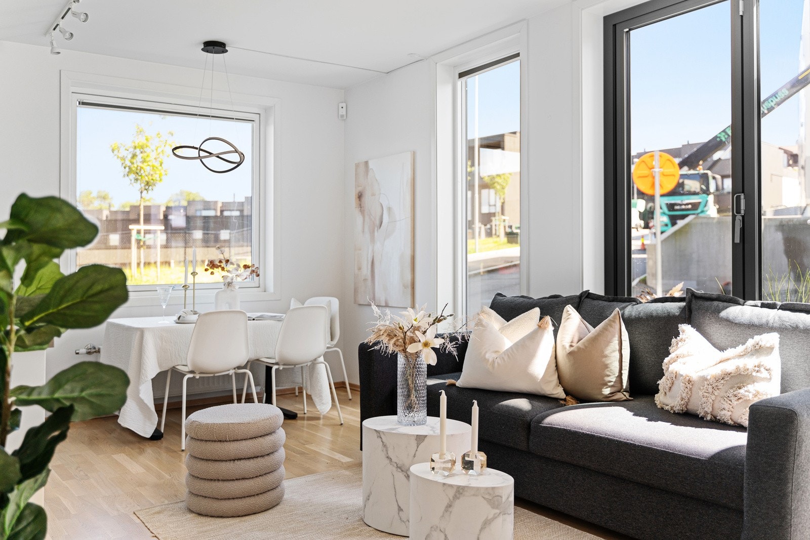 Leiligheten har miljøvennlig og kostnadseffektiv oppvarming med vannbåren varme og balansert ventilasjon. Galleribilde