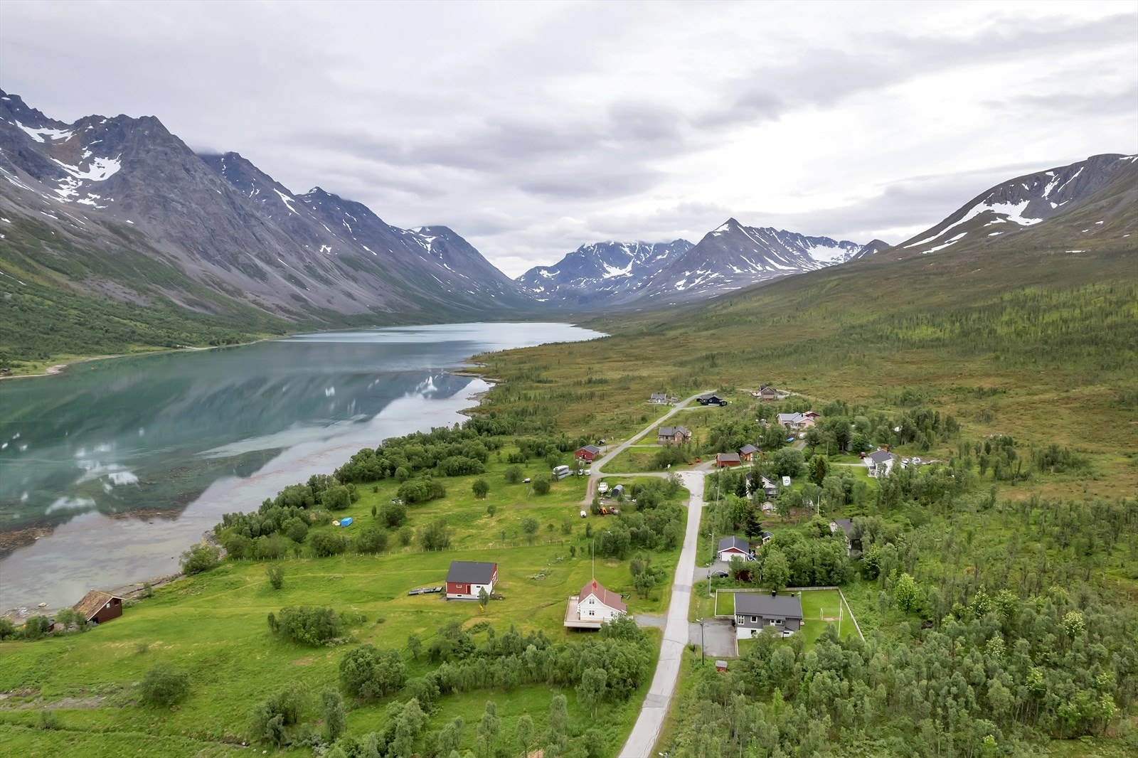 Beliggende i naturskjønne området i Lyngsalpene Galleribilde