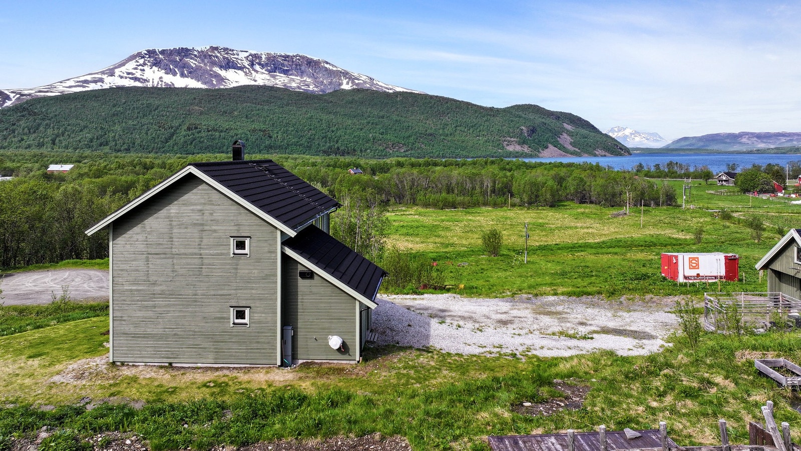 I området rundt er det flotte naturomgivelser og gode turmuligheter. Galleribilde