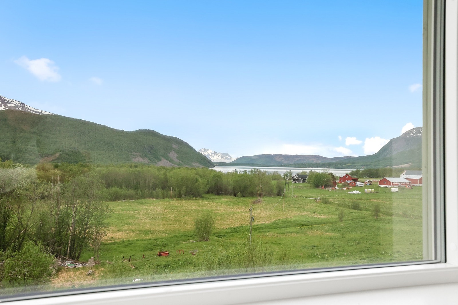 Utsikt fra vindu i 2. etg. Galleribilde