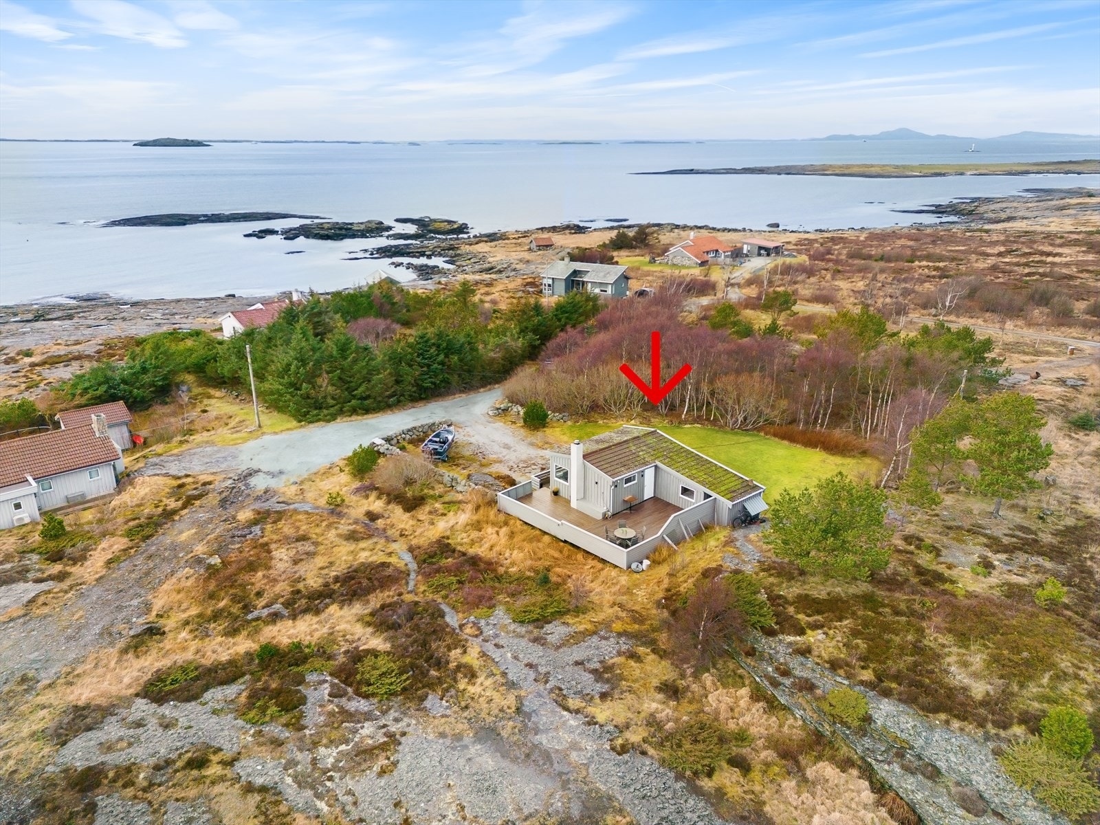 Eiendomsmegler 1 Randaberg ved Øyvind Bjørgengen har fått for salg en flott fritidseiendom i havgapet - nær Sandestranden. Galleribilde