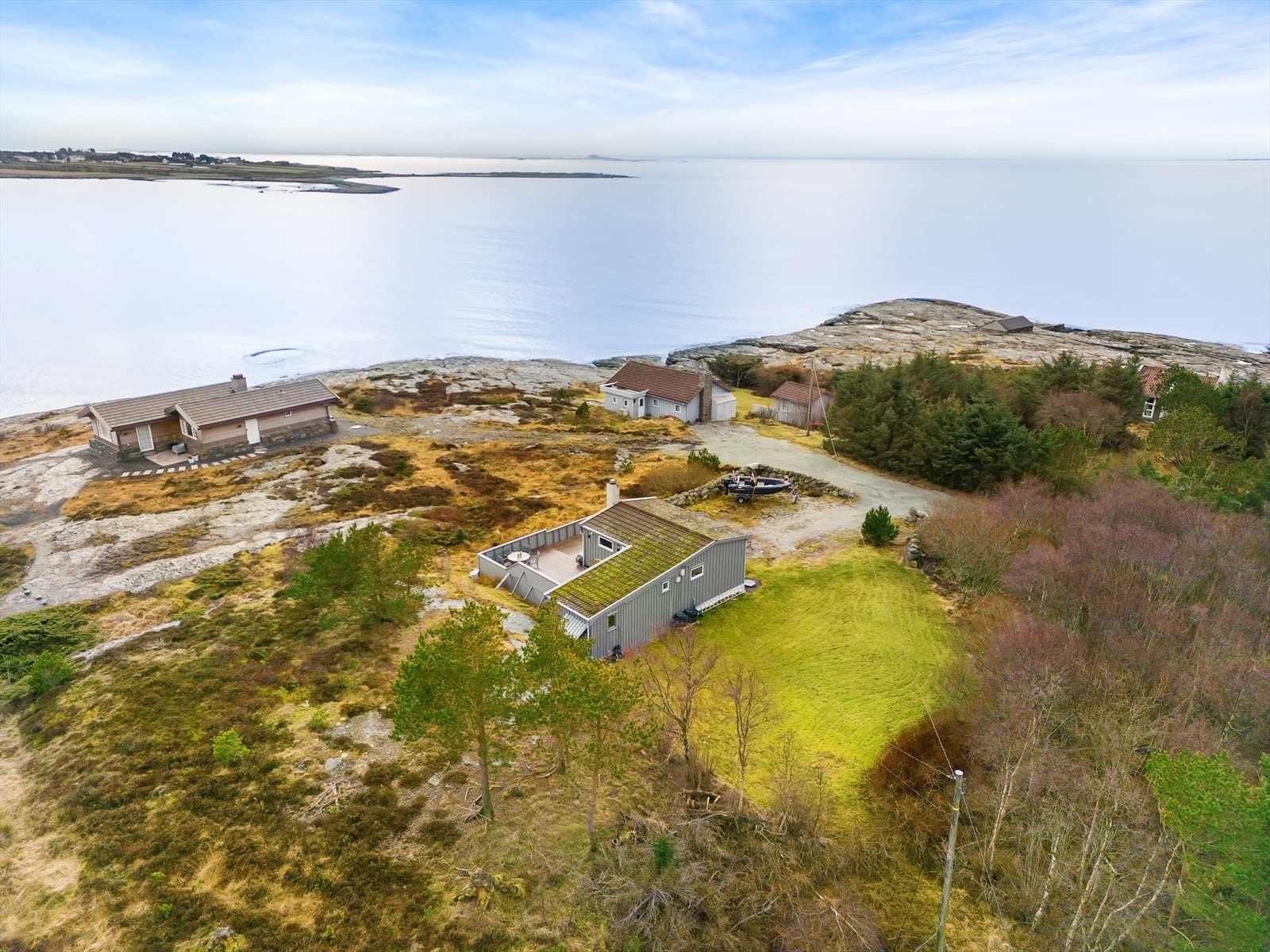 Eiendomsmegler 1 Randaberg ved Øyvind Bjørgengen har fått for salg en flott fritidseiendom i havgapet - nær Sandestranden. Galleribilde