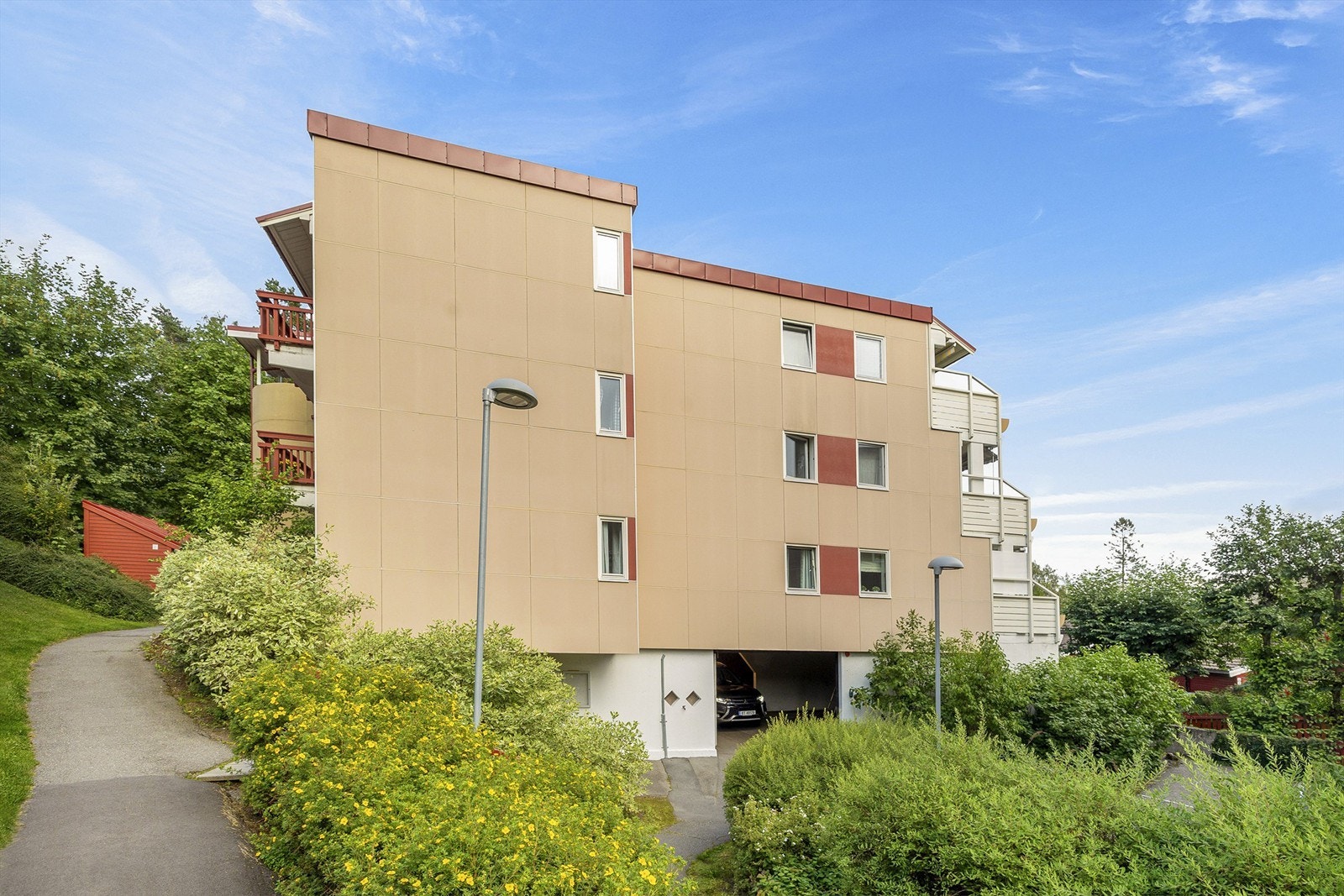 Leiligheten har tilhørende garasjeplass i felles garasjeanlegg Galleribilde