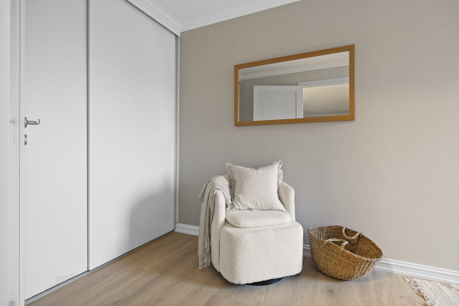 Rommet gjør seg utmerket som soverom/gjesterom, hjemmekontor eller barnerom Galleribilde