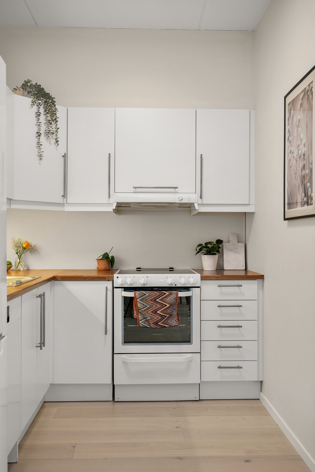 Kjøkken med mye skapplass Galleribilde