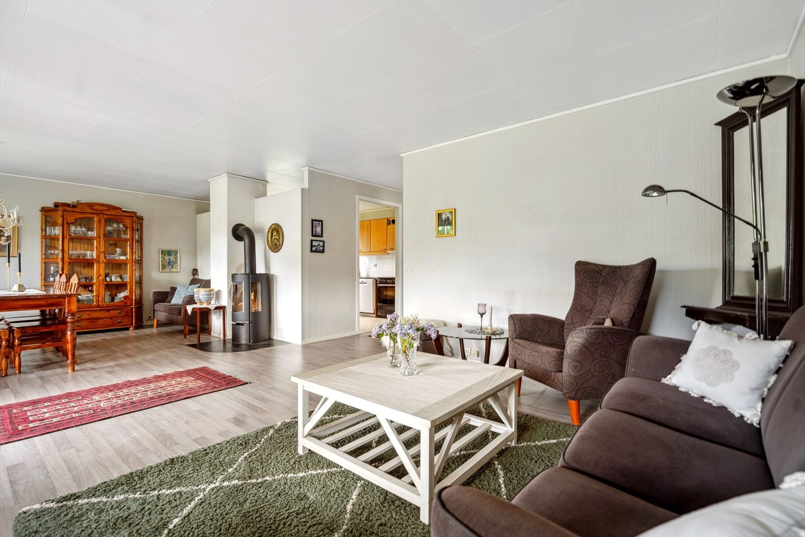 Lys og romslig stue. Galleribilde