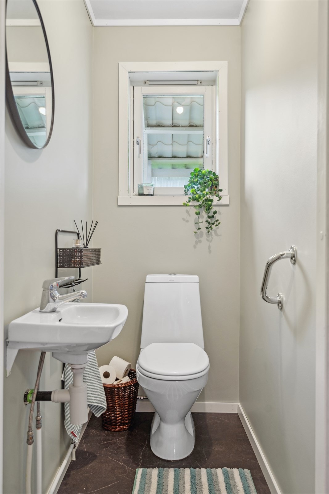 Innbydende toalettrom som ble oppgradert i 2021. Galleribilde