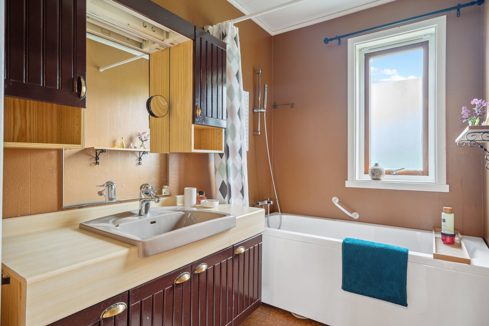 Bad i 1.etasje. Galleribilde