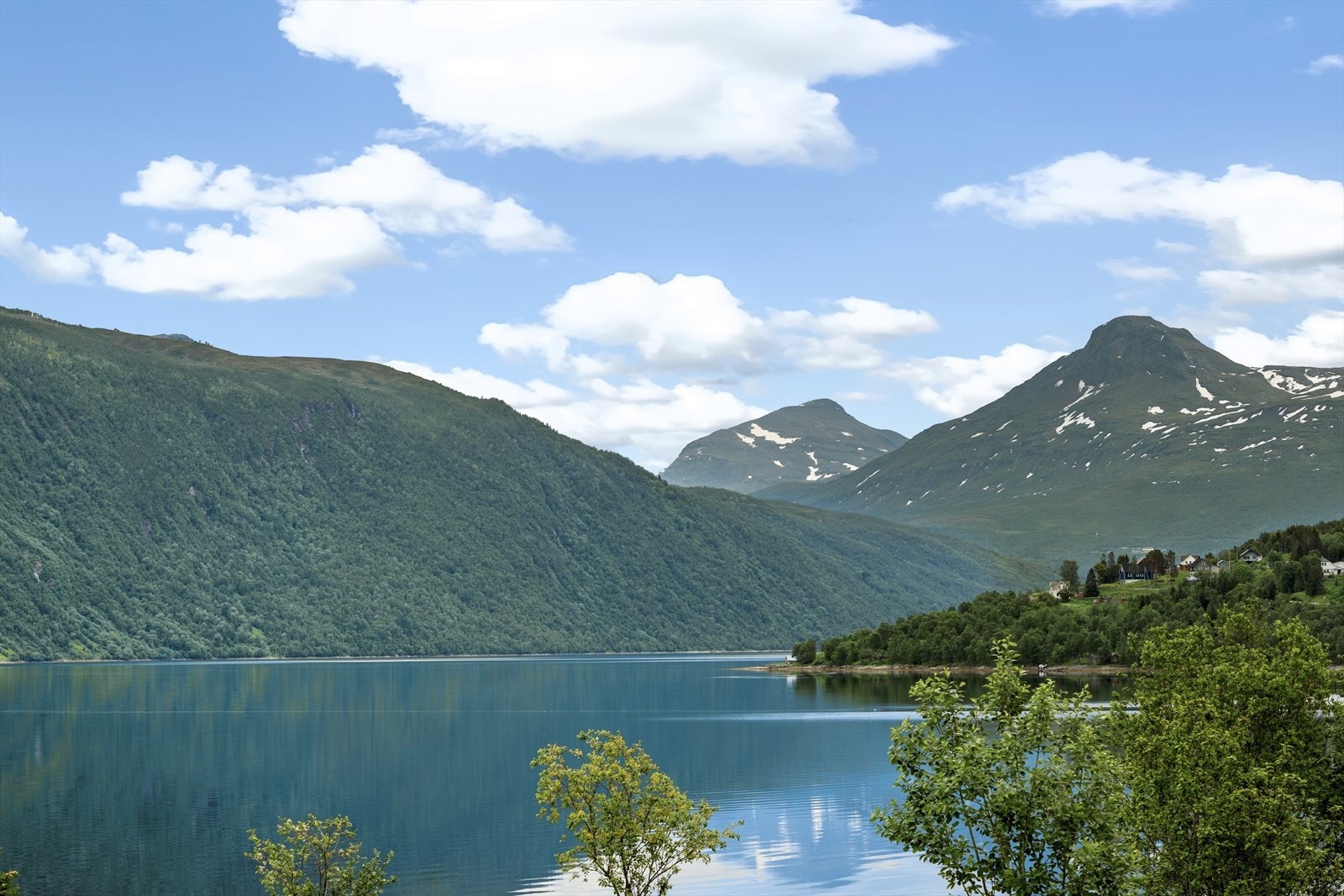 Fra boligen er det kort vei til sjøen. Galleribilde