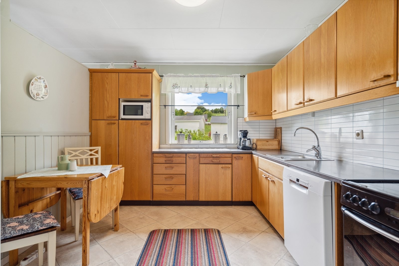 Praktisk separat kjøkken. Galleribilde