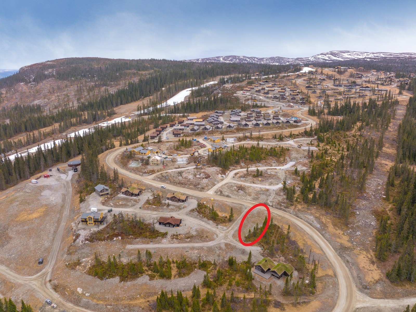 Tomten på Varden 2 markert med sirkel. Galleribilde