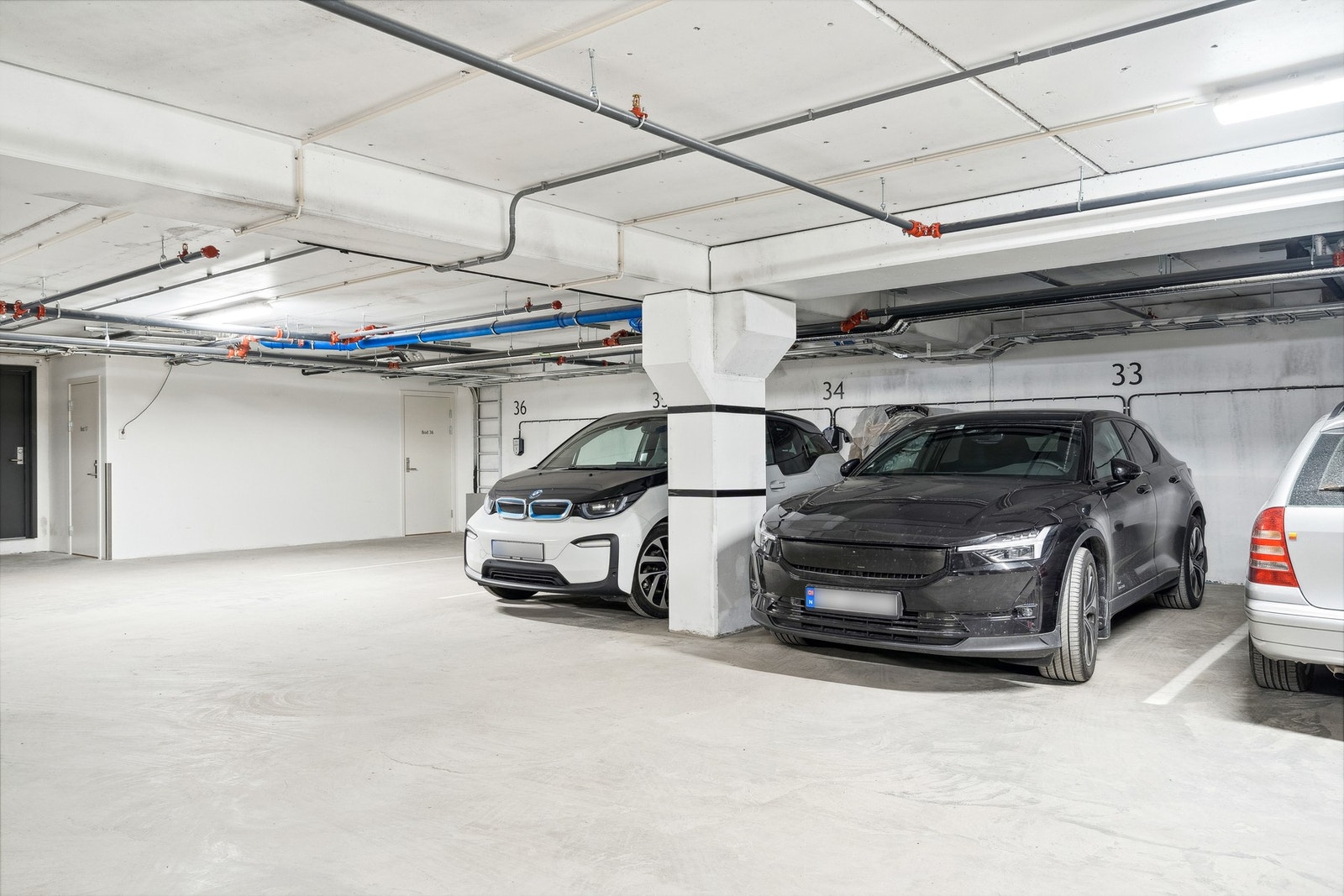 Det følger en stk. fast parkeringsplass til leiligheten. Galleribilde