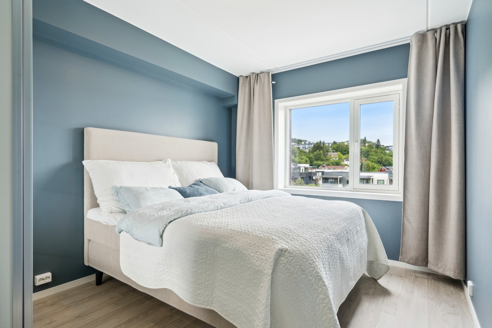 Romslig soverom på 11 kvm. Galleribilde