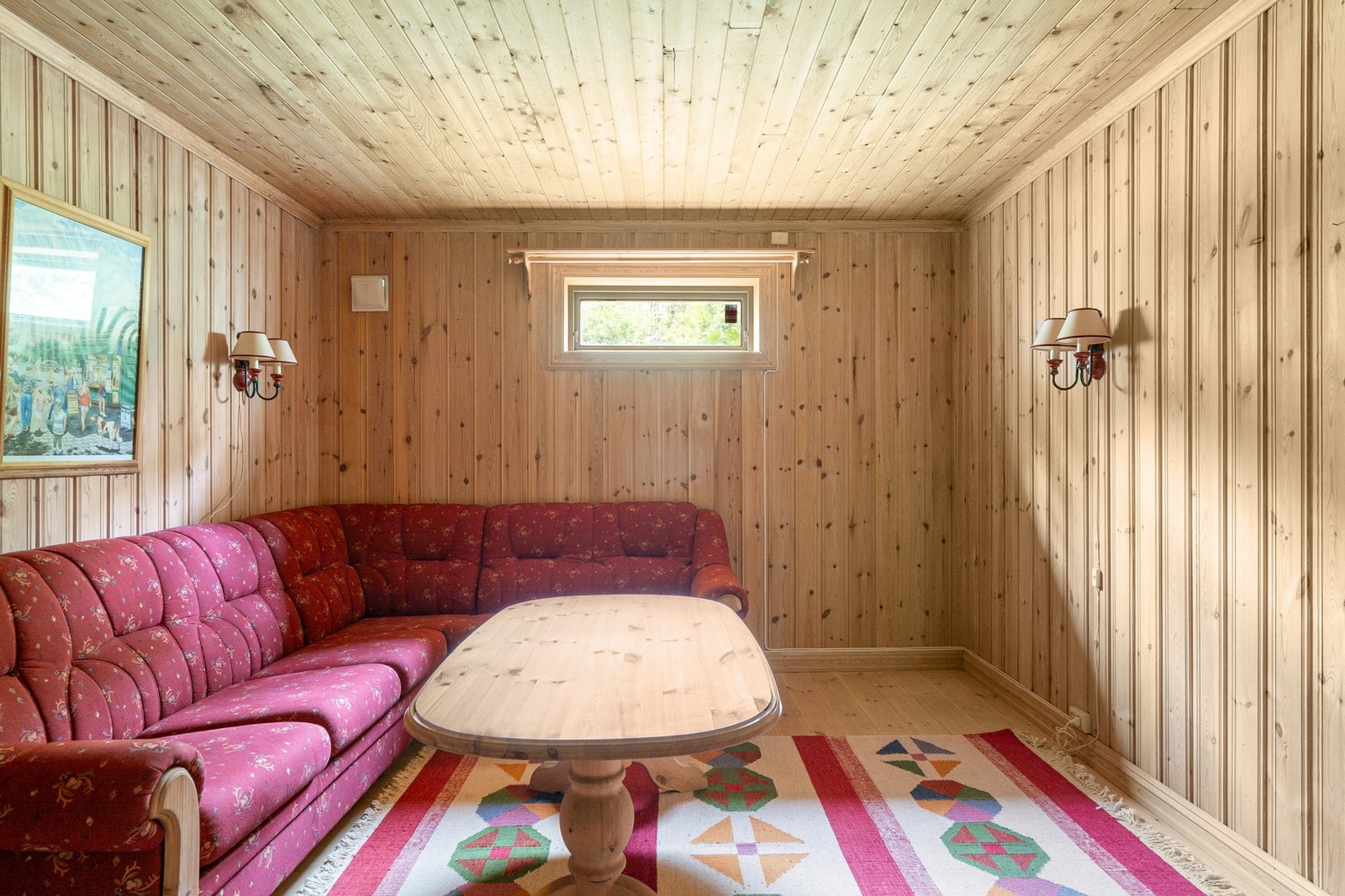 Fin størrelse på kjellerstuen som gir rikelig med muligheter for store og små. Galleribilde