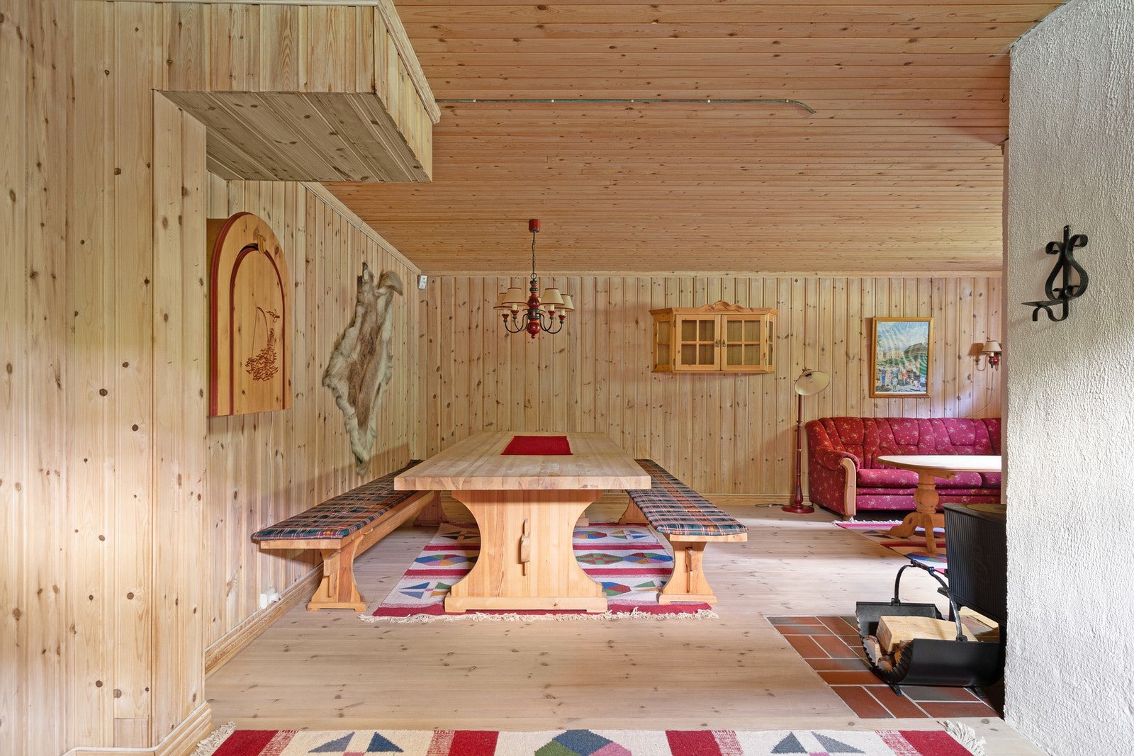 Kjellerstuen byr på flere bruksmuligheter. Rommet er ikke godkjent for varig opphold. Galleribilde