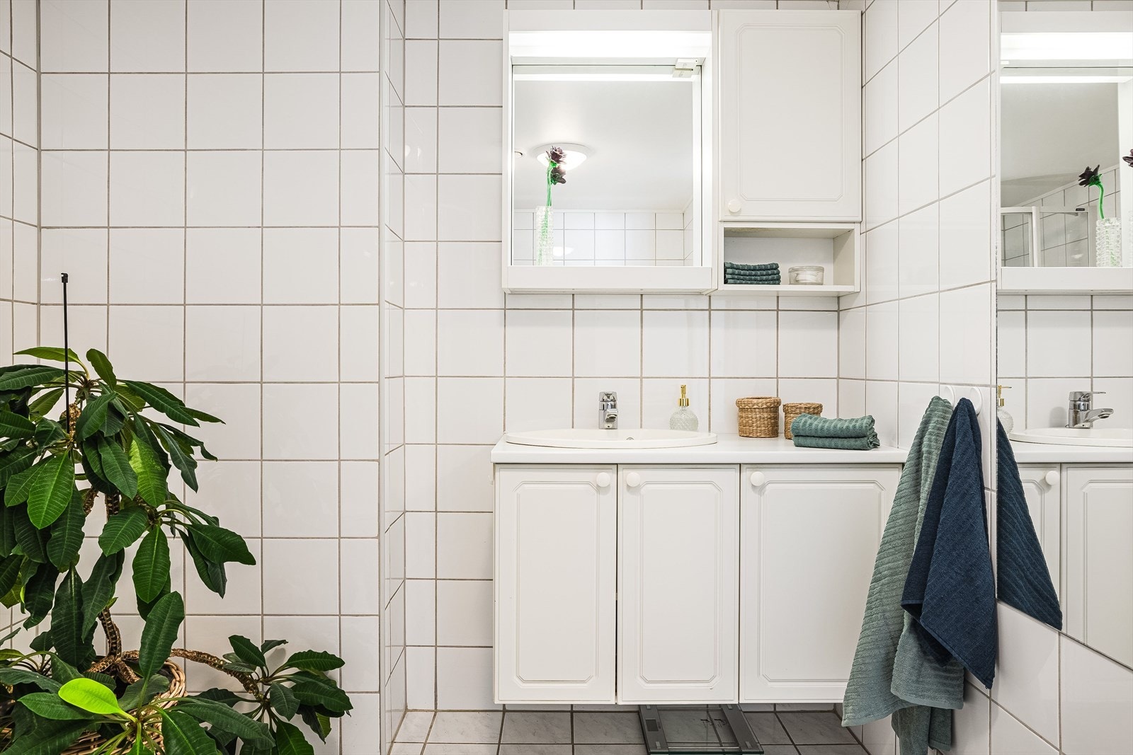 Flislagt bad med varmekabler i gulvet. Galleribilde