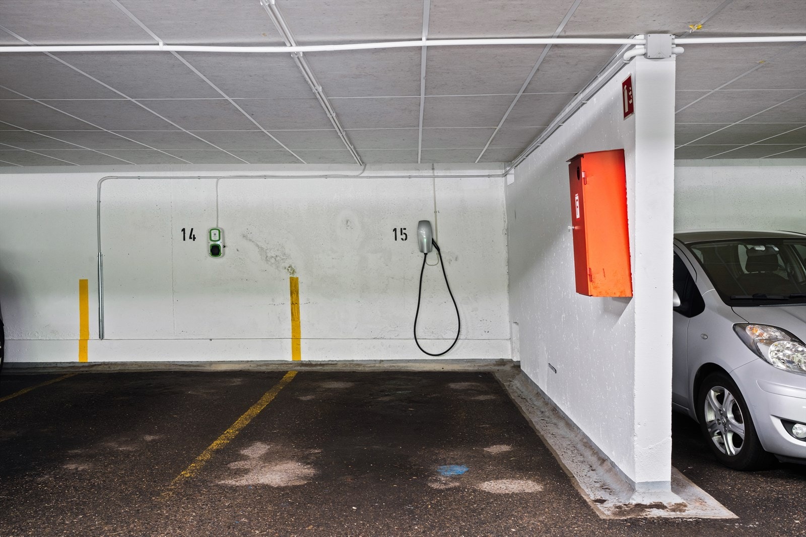 Fast parkeringsplass i felles garasjeanlegg. Galleribilde