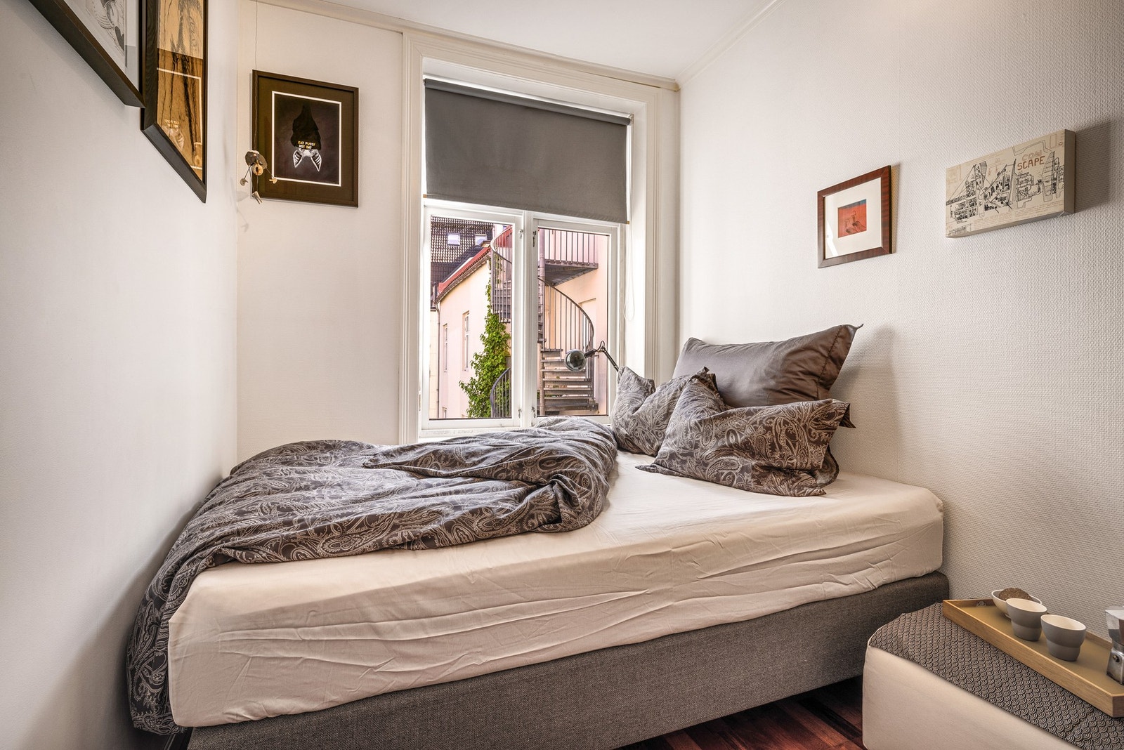 Soverom med plass til dobbeltseng Galleribilde