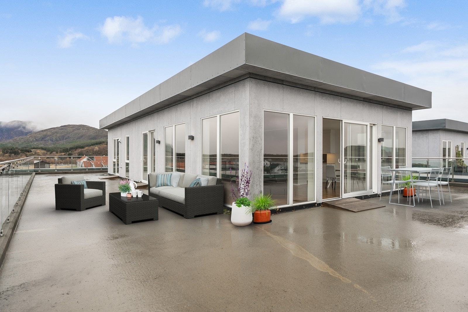 Toppetasjen med panoramautsikt! (Virtuell møblering). Galleribilde