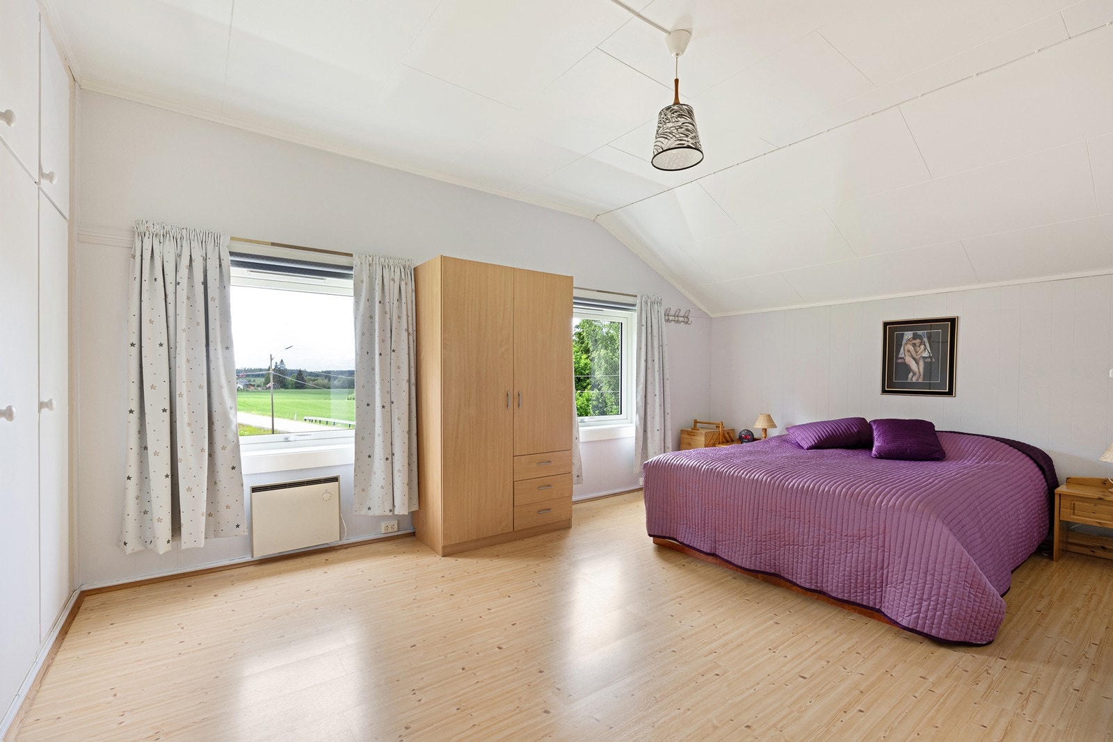 I andre etasje er det tre soverom. Galleribilde