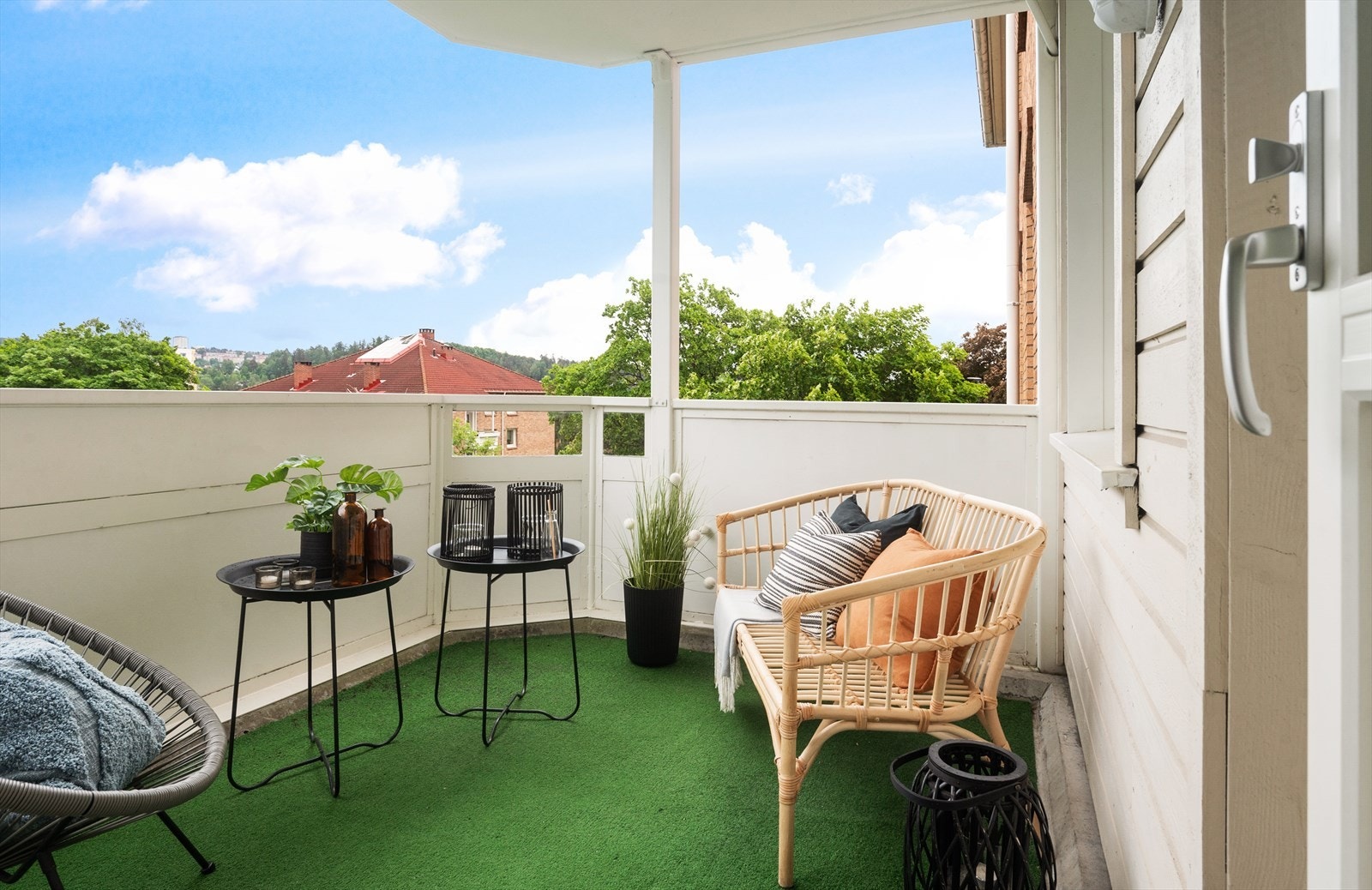Terrasse med plass til utemøbler. Galleribilde