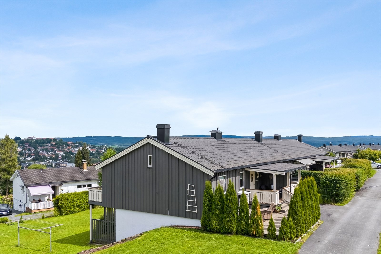 Velkommen til Kløverbakken 24! Enderekkehus i populært borettslag i Lia. Galleribilde