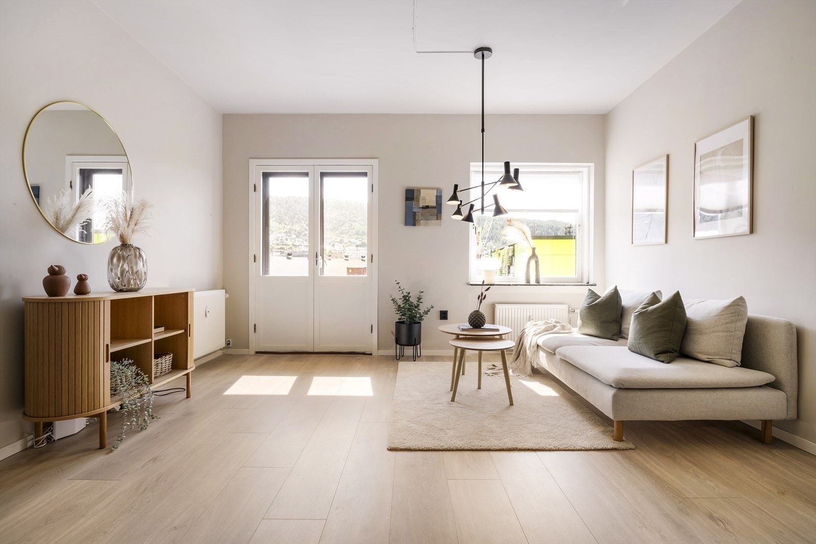 To radiatorovner samt balansert ventilasjon i leiligheten Galleribilde