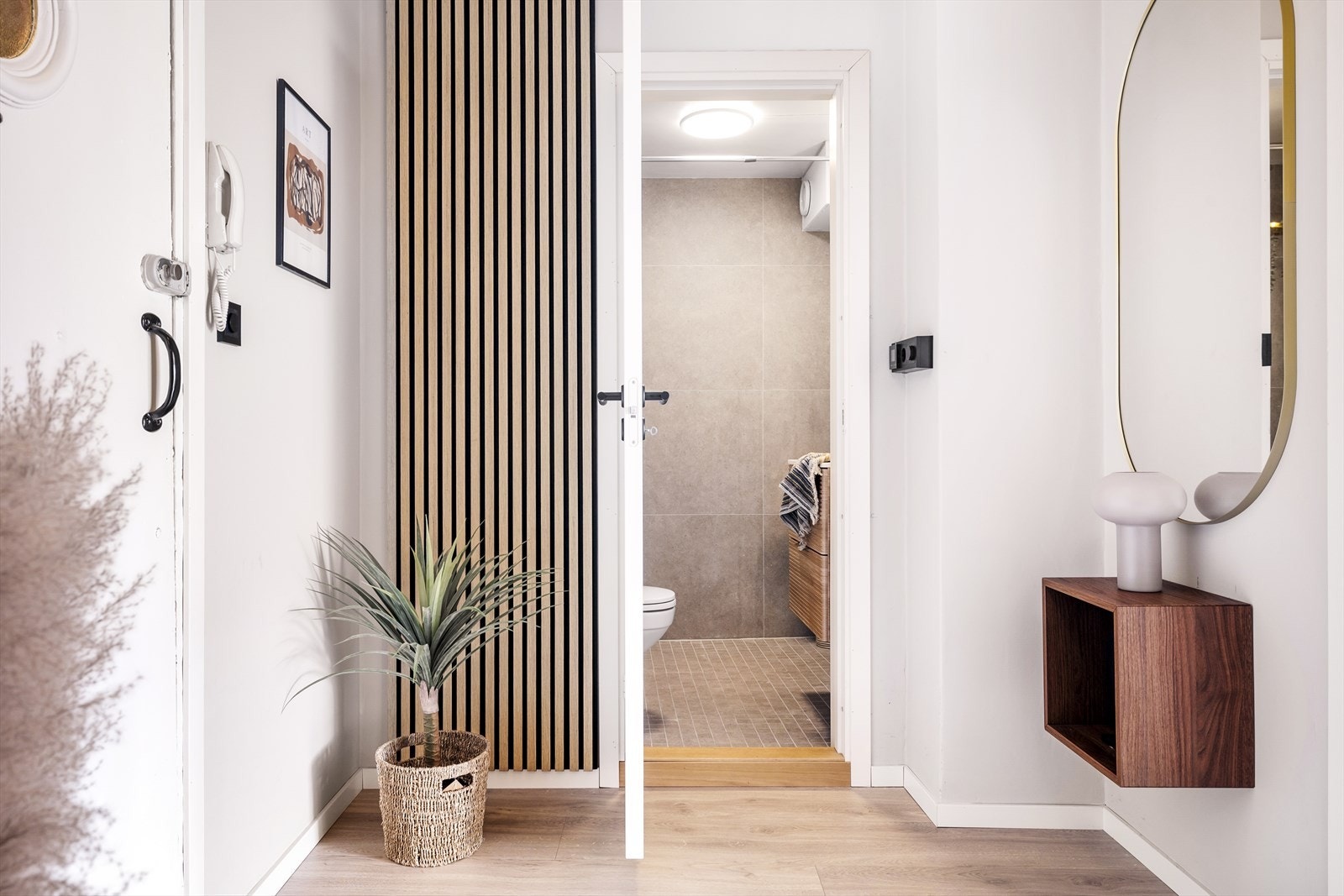 Bad har adkomst fra entré Galleribilde