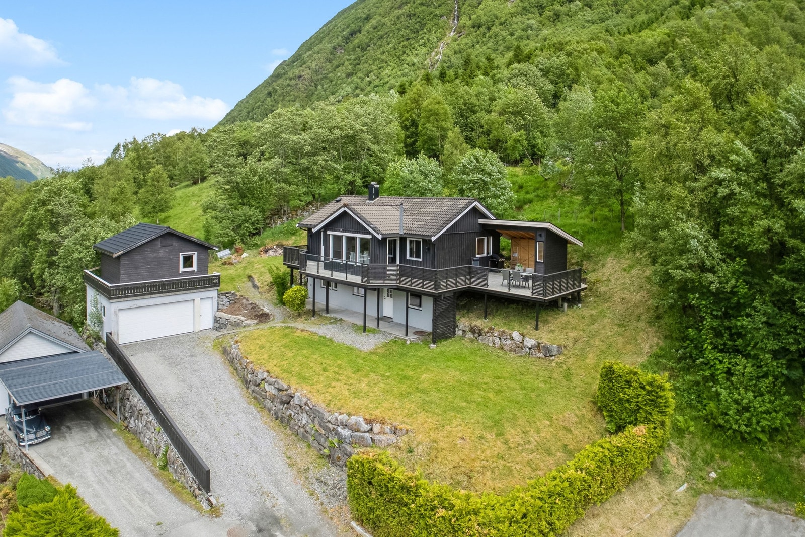 flott bolig med stor tomt. Galleribilde