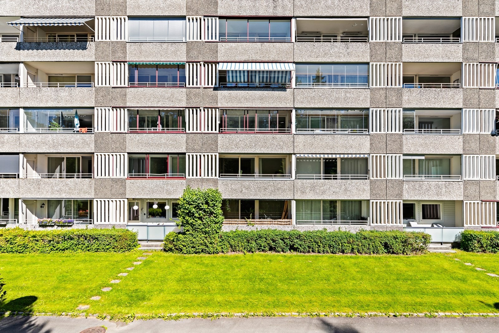 Boligen ligger i byggets 2. etasje. Galleribilde