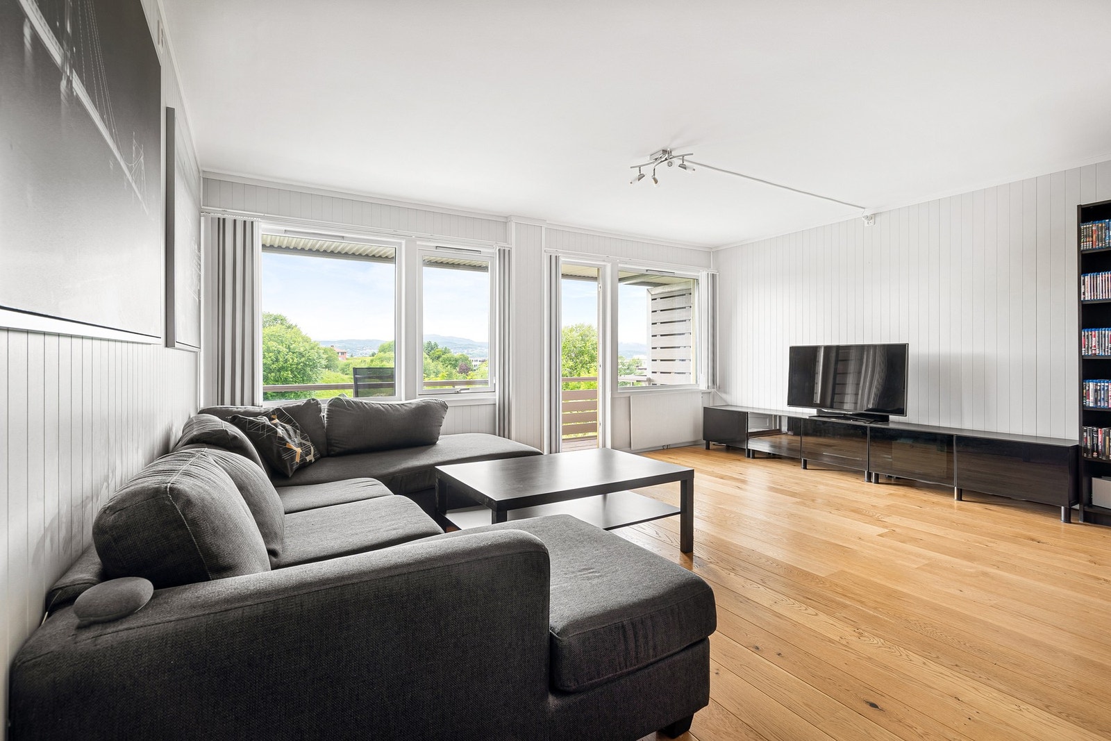 Stua er på 31 m² med en god planløsning som gir flere gode møbleringsmuligheter. Galleribilde
