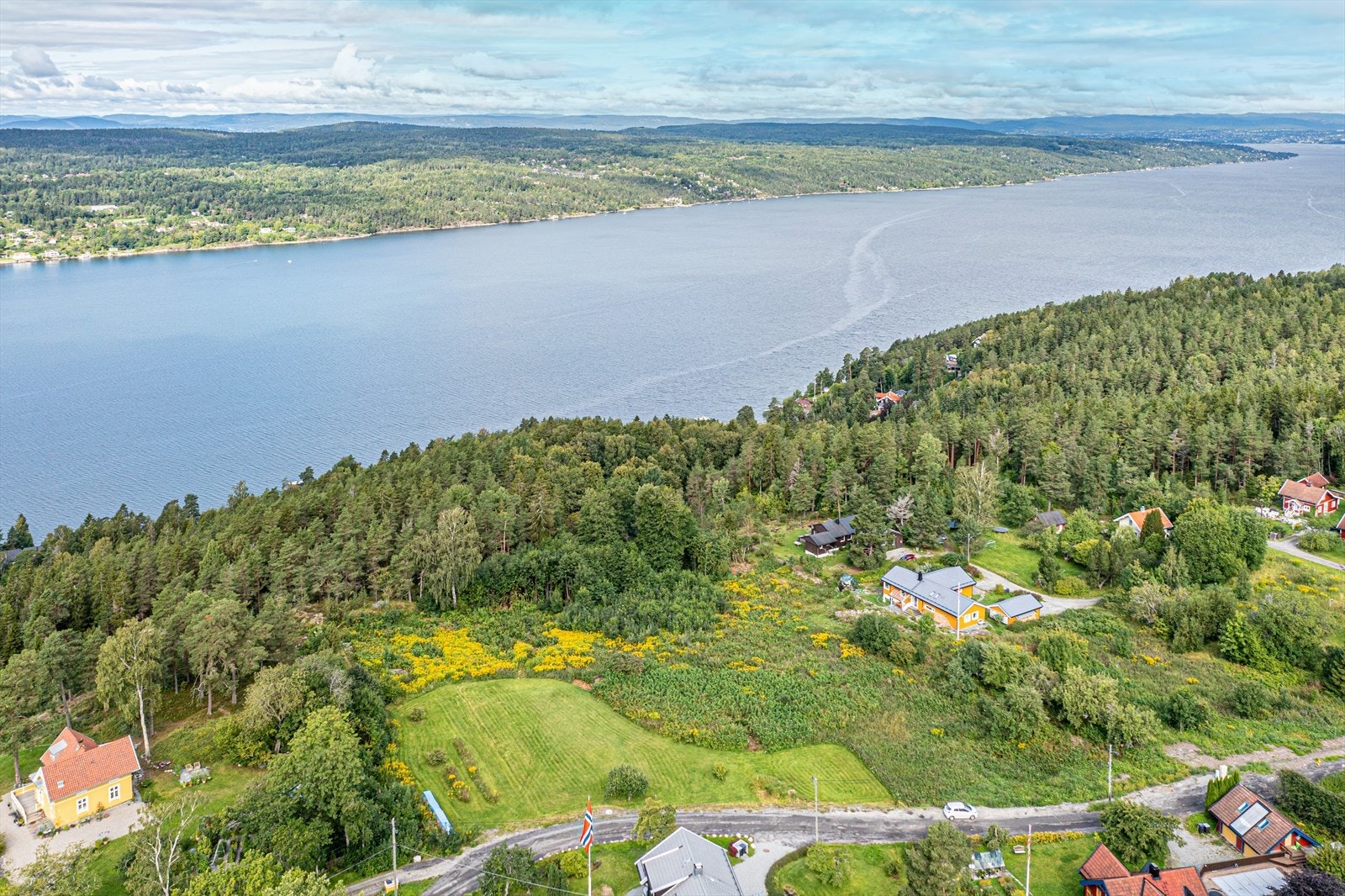 Vestvendt med masse sol og noe fjordgløtt Galleribilde