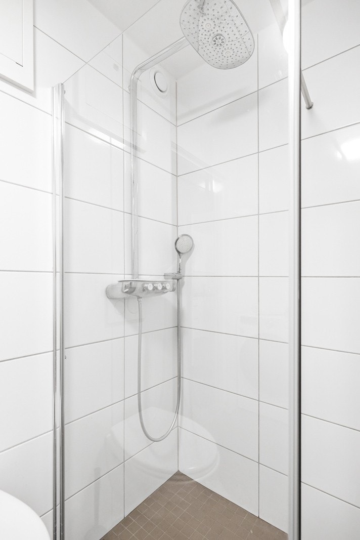 Badet har regnfalldusj Galleribilde