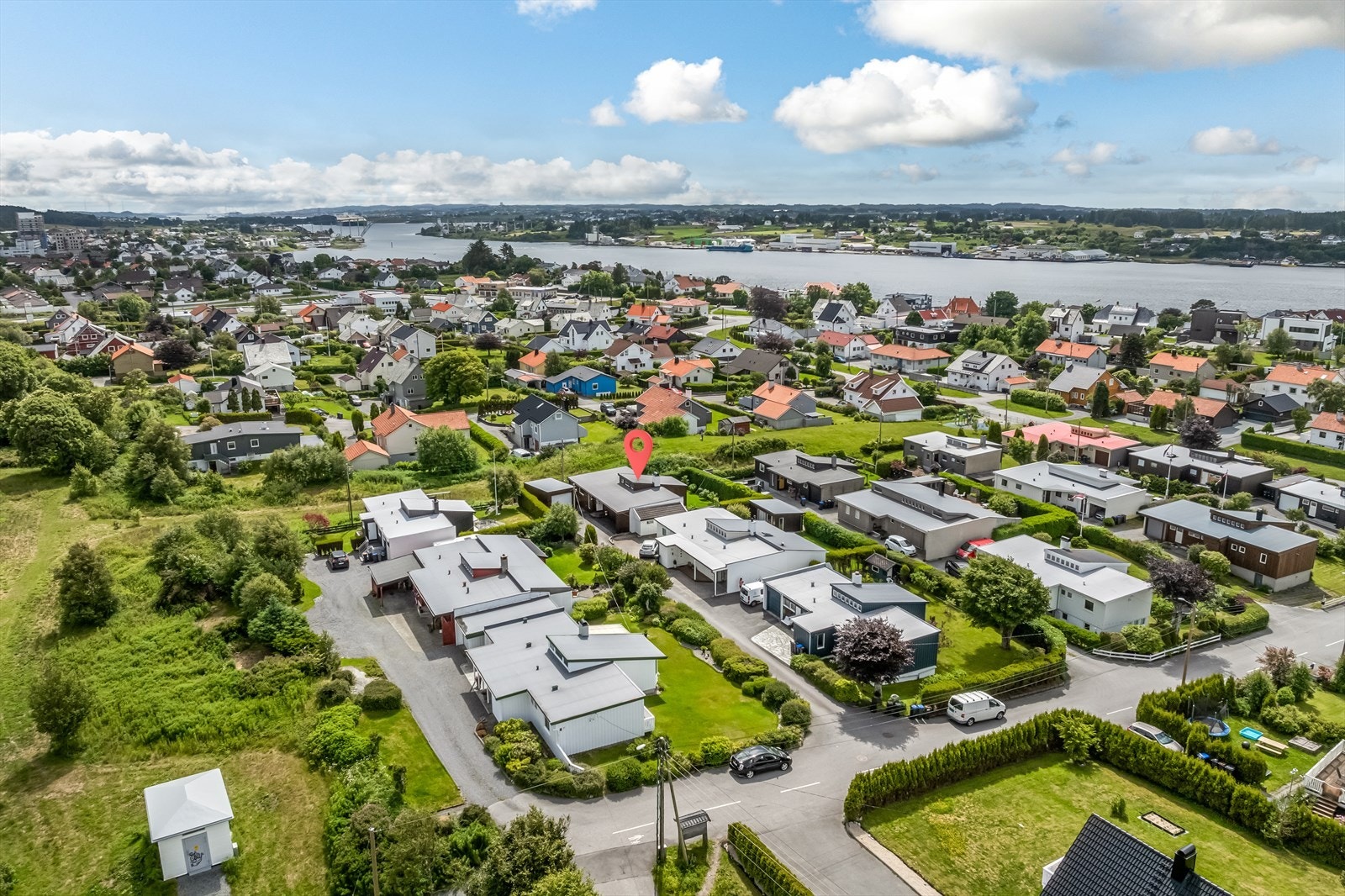 Nærhet til holdeplass for buss som har hyppige avganger til Haugesund sentrum, Karmøy mm. Galleribilde