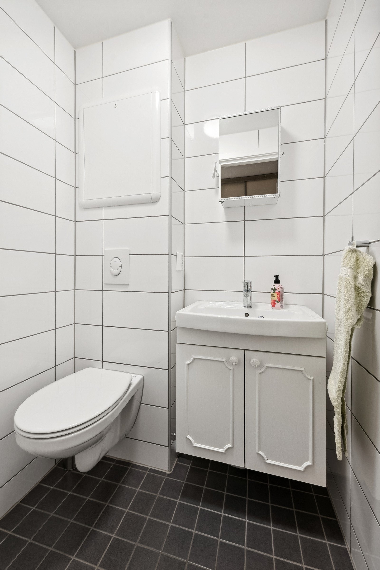 Separat wc - rehabilitert samtidig med badet Galleribilde