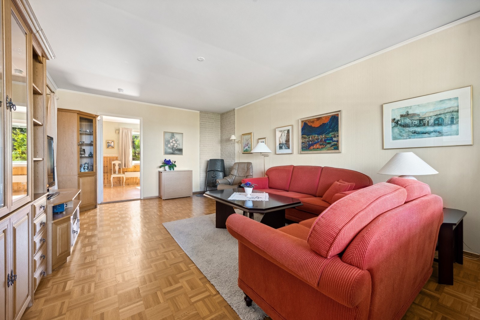 Stuen har også peisovn Galleribilde