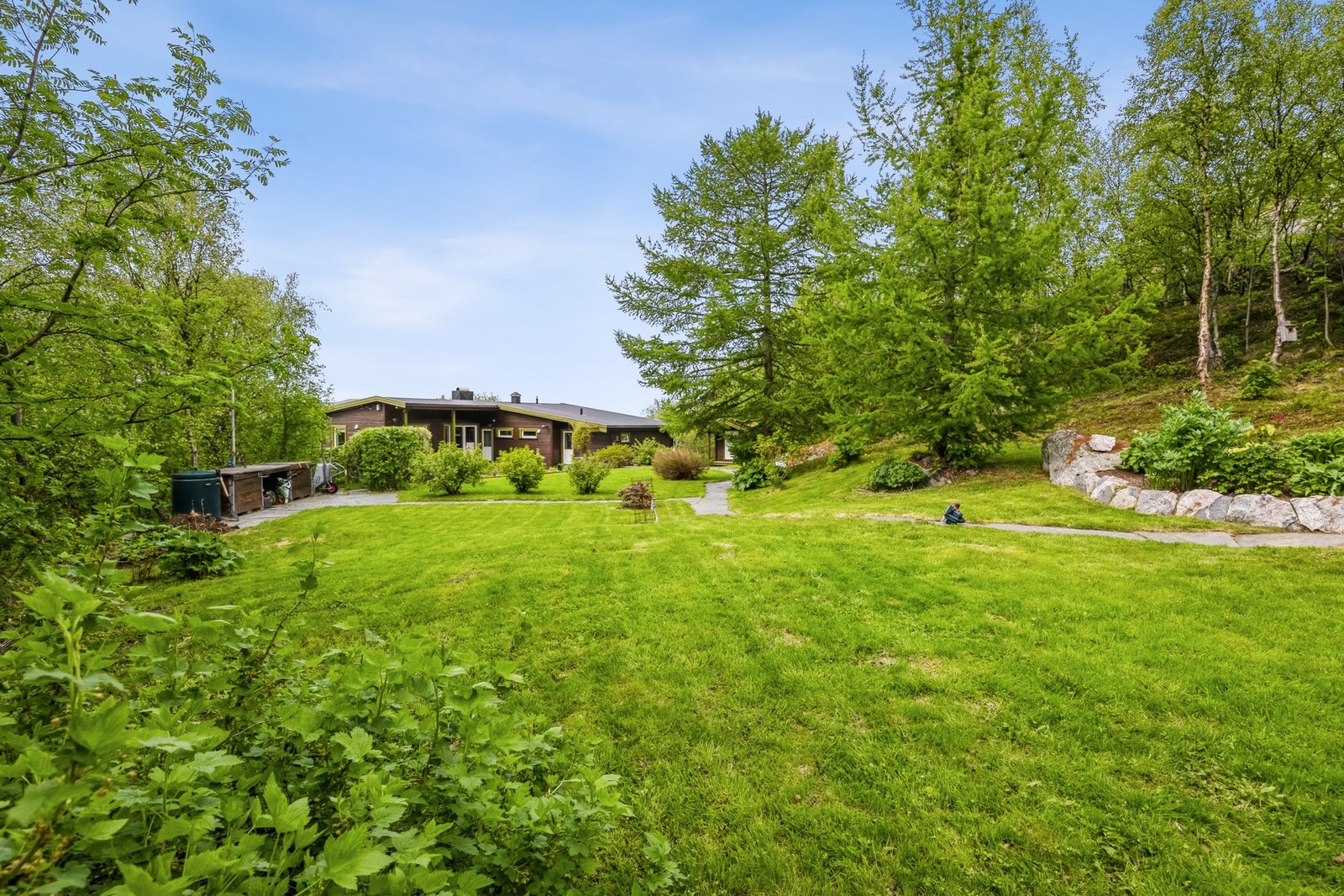 Eiendommen har en svært unik og usjenert beliggenhet på toppen av Haganes Galleribilde