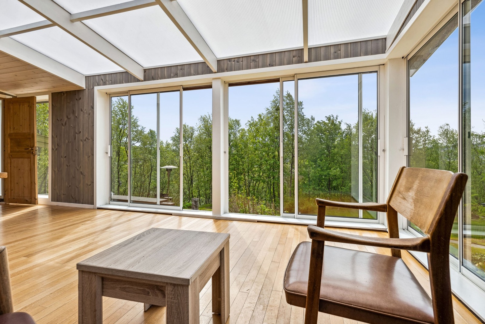 Praktisk med skyvedører Galleribilde