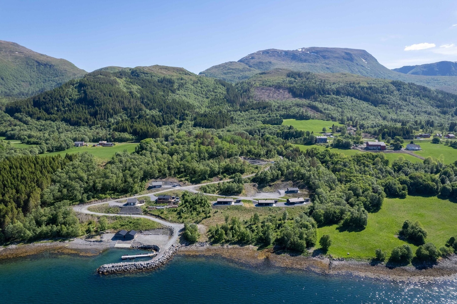 Dronefoto over tomteområdet. Galleribilde