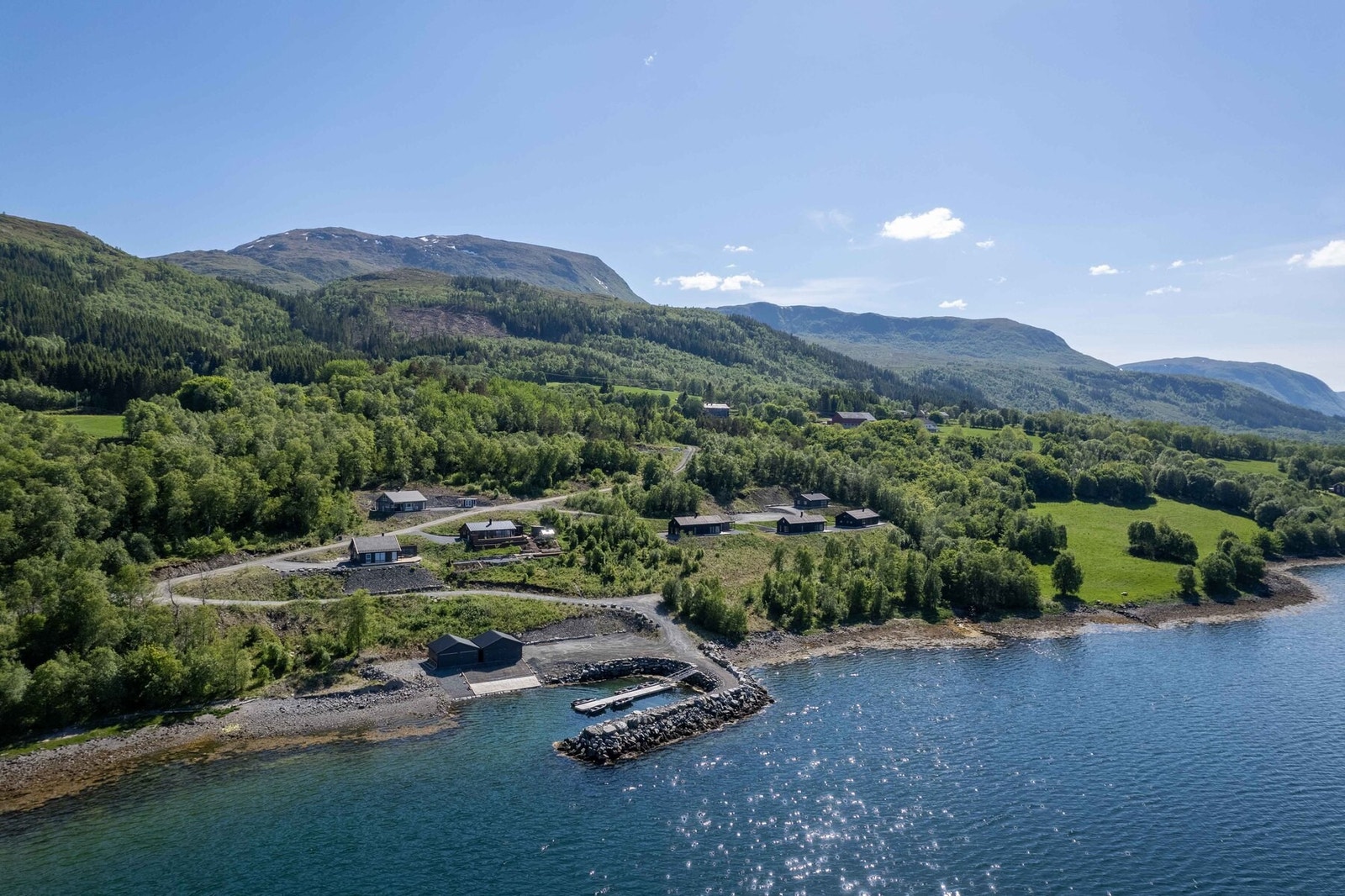 Dronefoto over tomteområdet. Galleribilde