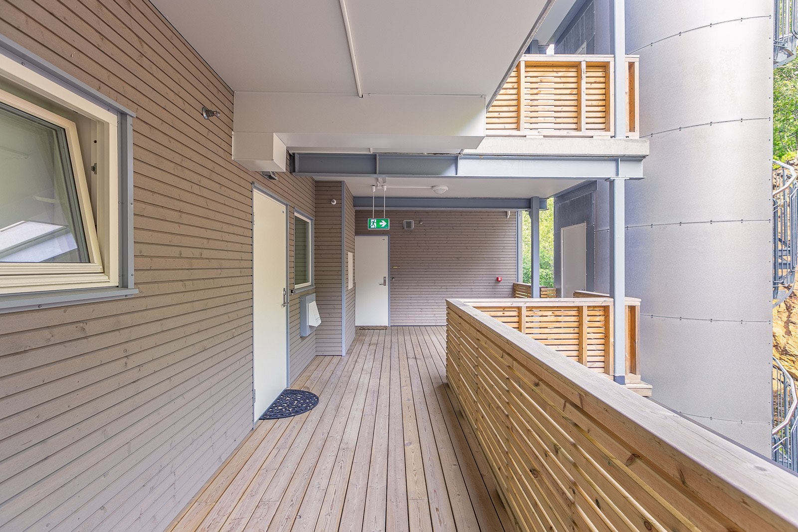 Overbygd inngangsparti. Galleribilde