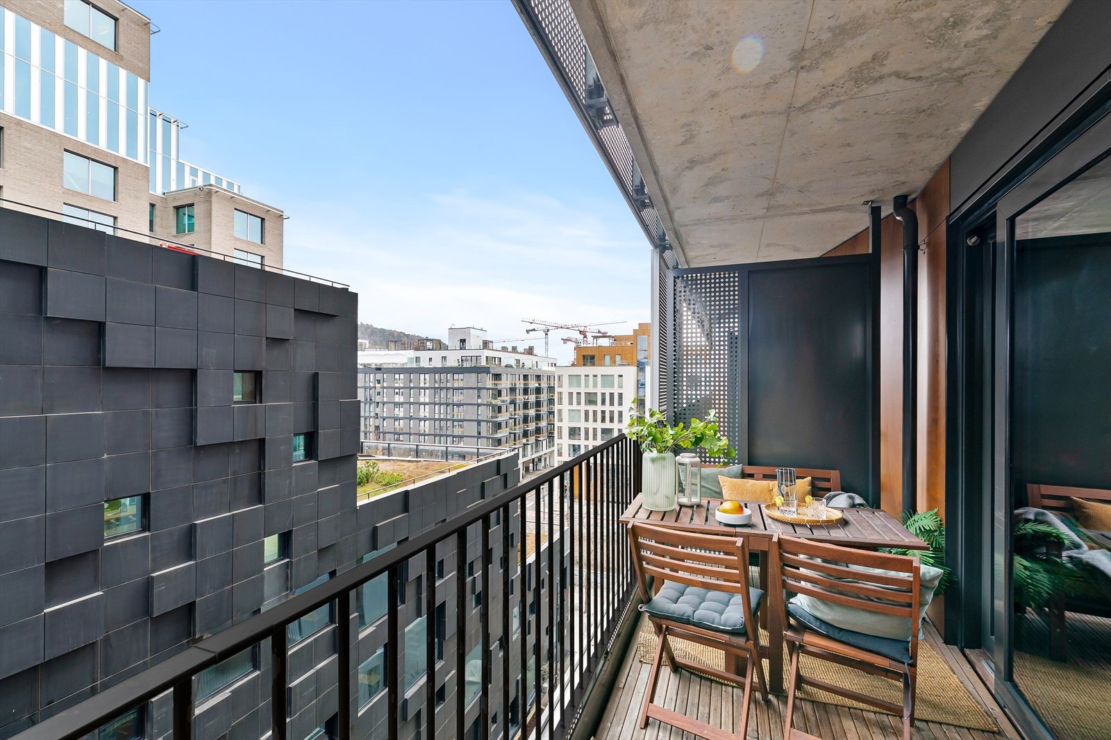 Herlig beliggenhet i MAD-bygget. Leiligheten ligger i byggets 7. etg og har godt lysinnslipp. Galleribilde