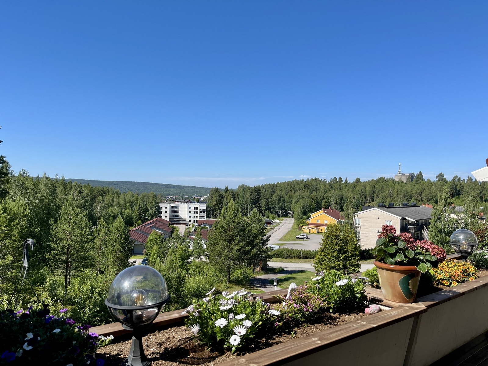 Leiligheten ligger i et veletablert boligområde på St. Hanshaugen i Øverleiret, ca. 1 km fra bysentrum Galleribilde