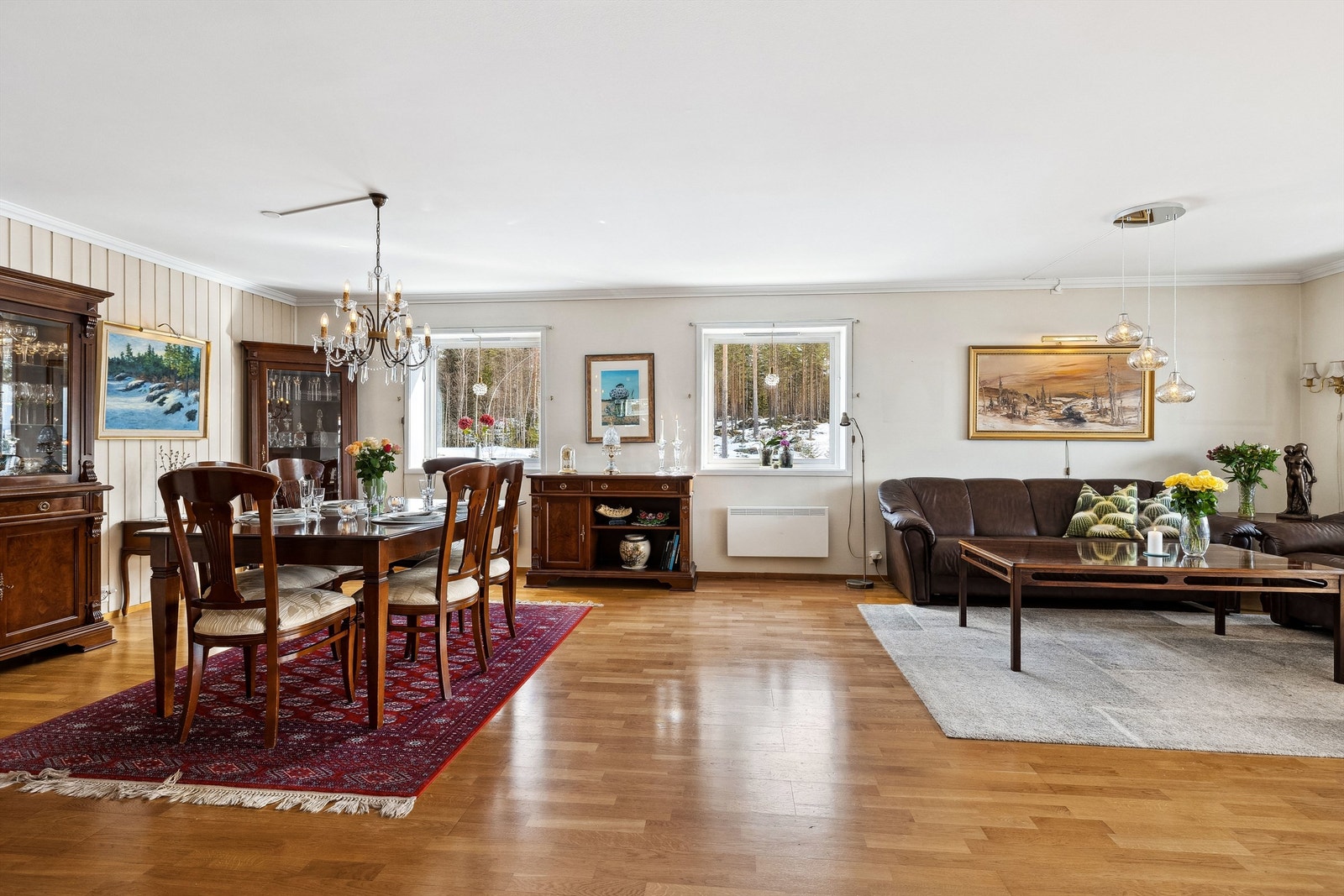 Leiligheten har kun hatt en eier i hele levetiden. Sett i sammenheng med alder er det lite slitasje over både overflater og interiør Galleribilde