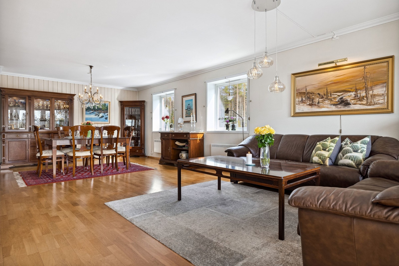 Leiligheten tilbyr det meste av plass, komfort og beliggenhet Galleribilde