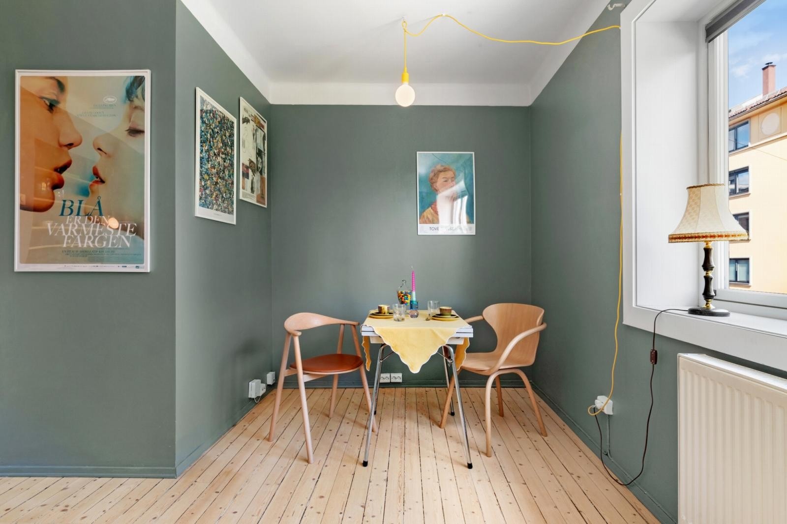 I Stuen er det god plass til middagsselskap og sosiale sammenkomster. Galleribilde
