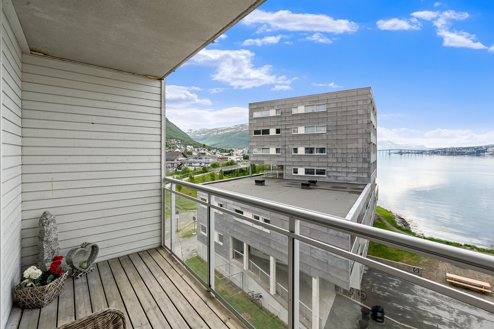 Flott 3-roms leilighet i attraktivt nærområde og fantastisk utsikt! Galleribilde
