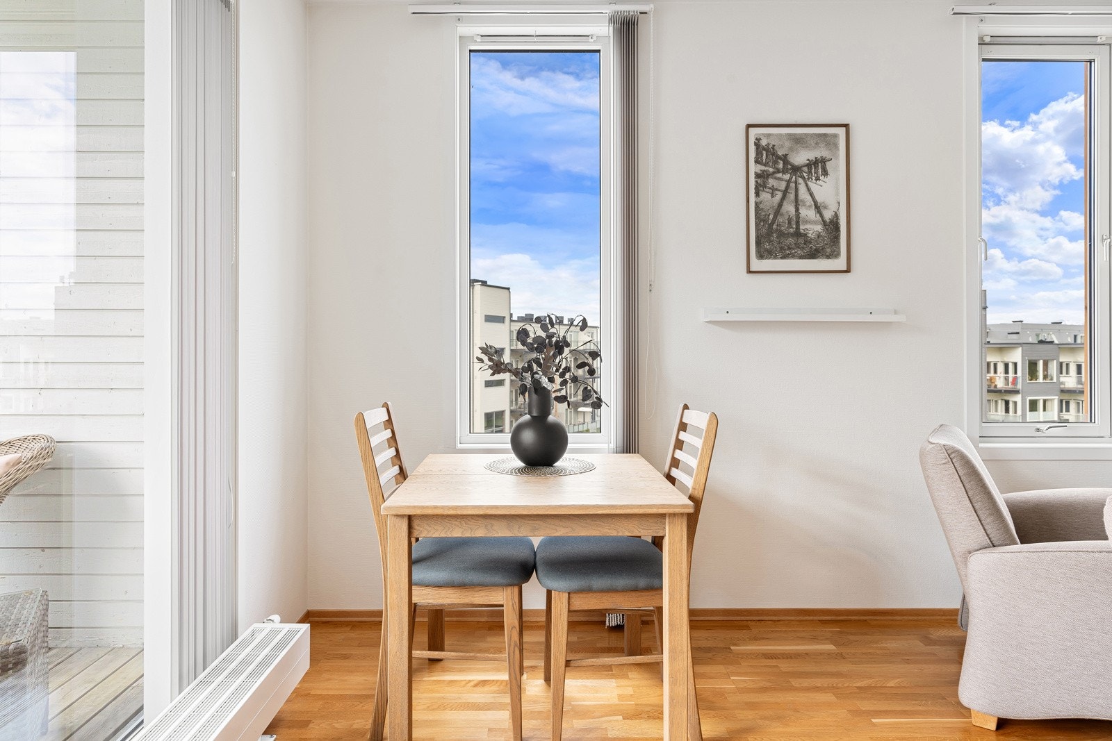 Spisestue i tilknytning til stua. Galleribilde