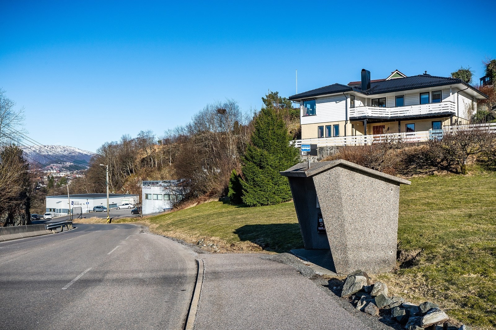 - Fra leiligheten er det 700 meter til busstopp - Galleribilde